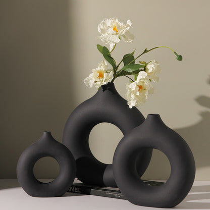 Noir Ring Vase